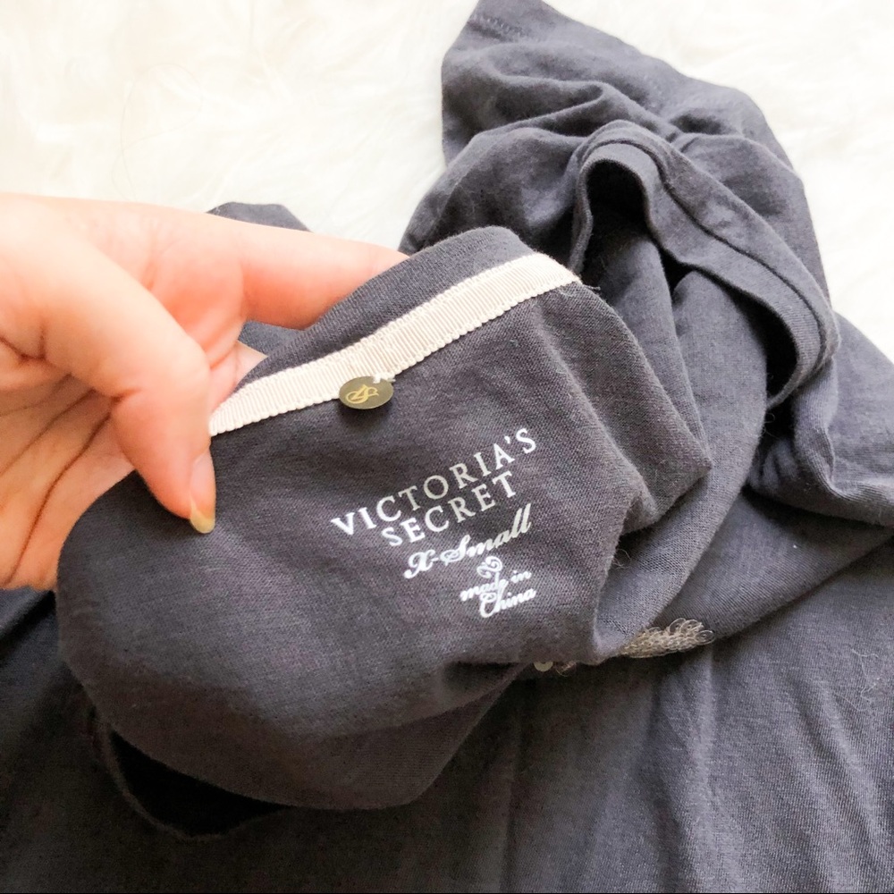 Victoria’s Secret Gray Sequin Logo Soft Scoopneck Tee – Size XS - Picture 4 of 5